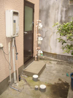 裏口あり