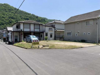 ２方道路に面しています。