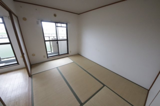 和室ならではの温かな和の空間で寛ぎの時間を過ごせます