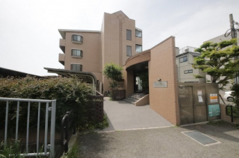落ち着いたエントランスです