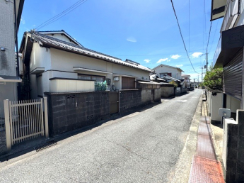 【前面道路含む現地写真】