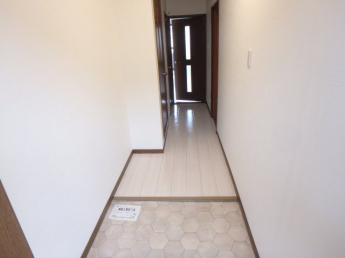 明るい玄関です