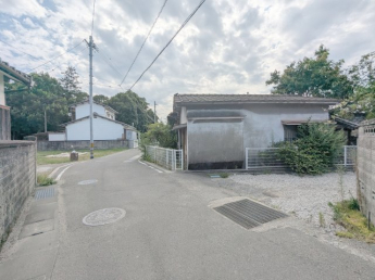 【前面道路含む現地写真】
