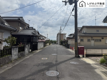 前面道路は約6.9ｍの広さがございます。
