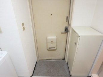 毎日通る玄関はこちらです