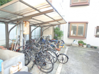 屋根付き駐輪スペースです