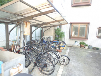 屋根付き駐輪スペースです