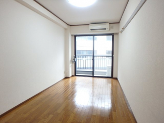 こちらの居間で趣味の時間をお楽しみください