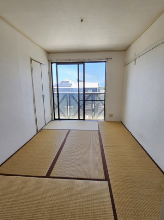 南側の和室です