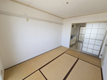 居間代わりになる和室です
