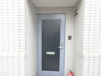 毎日通る玄関はこちらです