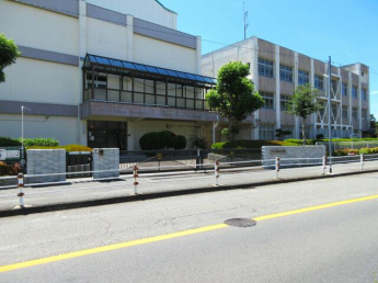 神戸市立多井畑小学校まで550m