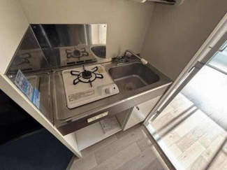 ガスコンロ１口付キッチン　冷蔵庫や電子レンジは居室に設置して