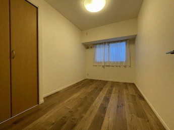 用途多彩な北側洋室です