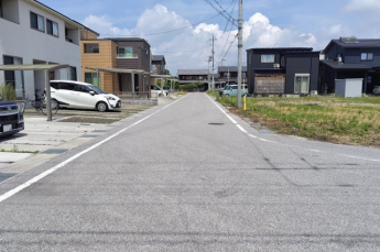 【前面道路含む現地写真】