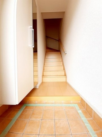 毎日通る玄関はこちらです