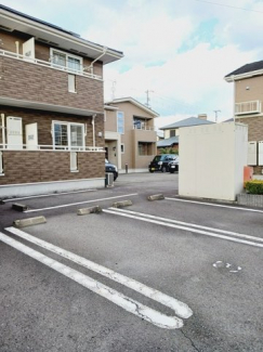 車をお持ちの方に嬉しい駐車場付きの物件です