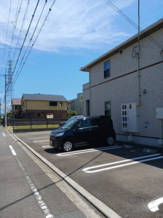駐車場があるので、車を買う予定の方も安心です