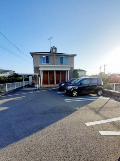 駐車場があるので、車を買う予定の方も安心です