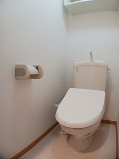 コンパクトで使いやすいトイレです
