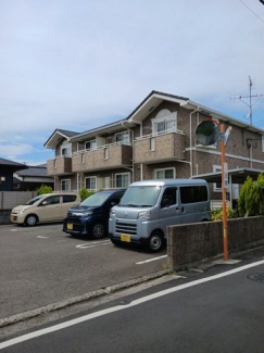 車をお持ちの方に嬉しい駐車場付きの物件です