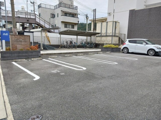 駐車場に車を止められます