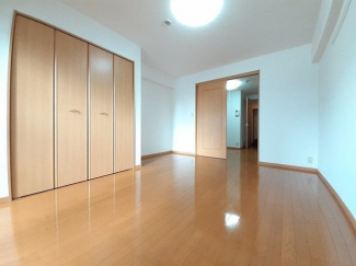 こちらの居間で趣味の時間をお楽しみください