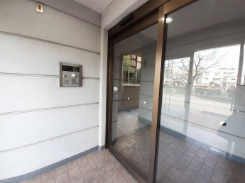 ゆとりのあるエントランスです