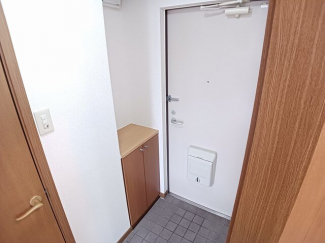 収納もある玄関です
