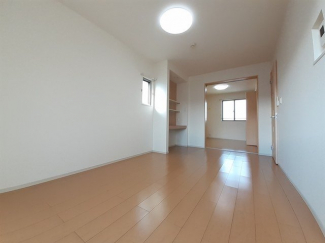 こちらの居間で趣味の時間をお楽しみください