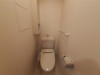 ゆったりとした空間のトイレです