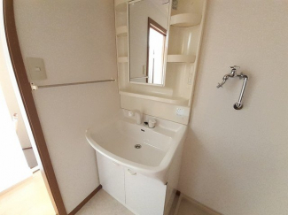 コンパクトで使いやすい洗面所