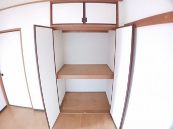 たっぷりとした収納スペースです