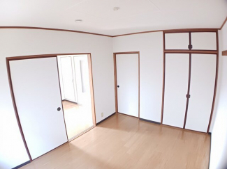 内装は落ち着いています