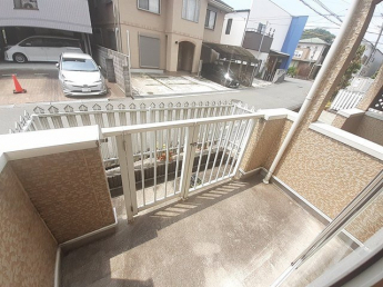 外からの目が気にならないバルコニーで洗濯物が干せます
