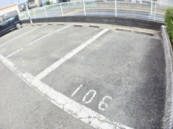 駐車場に車を止められます