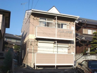 落ち着いた雰囲気の外観です