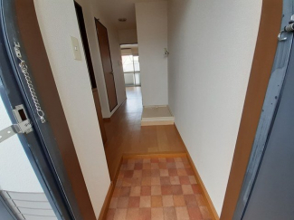 収納もある玄関です