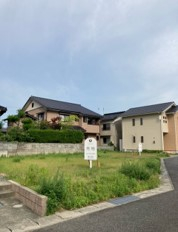 静かな人気エリア。町内外へのアクセスが便利な立地。
