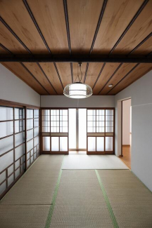 和室でくつろぐ時間は贅沢ですね♪リビングと繋げてのご利用をお