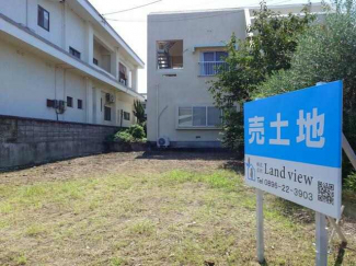 北東から