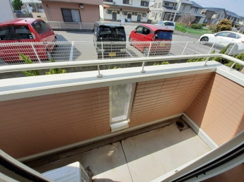 開放的で明るい空間を演出してくれるバルコニーです