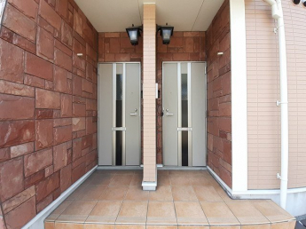 ゆとりのあるエントランスです