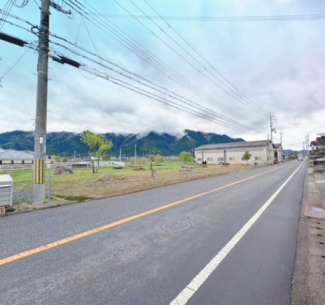 【前面道路含む現地写真】