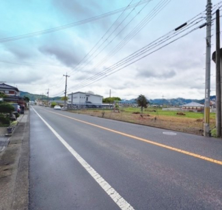 【前面道路含む現地写真】