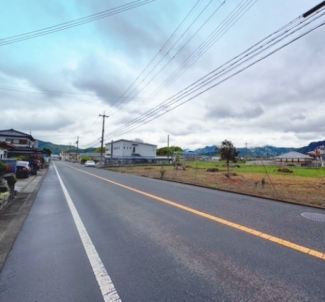 【前面道路含む現地写真】