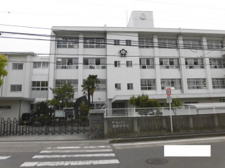 松山市立雄新中学校まで279m