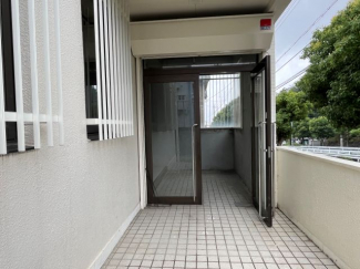 1階事務所倉庫の入口です。