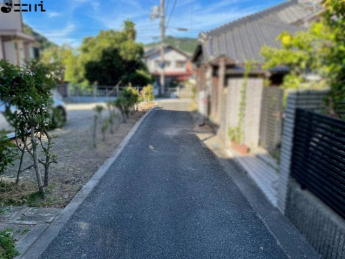 【前面道路含む現地写真】