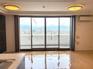 LDKに入ると高層階ならではの眺望が目の前に広がります♪